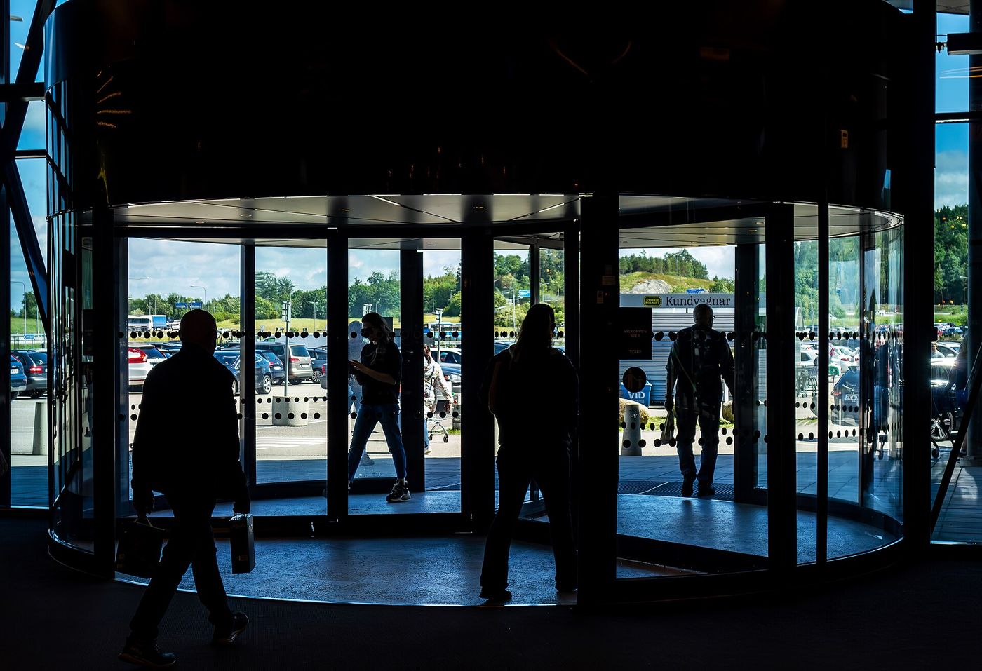 The emergency entrance of a public hospital in the Lisbon area.