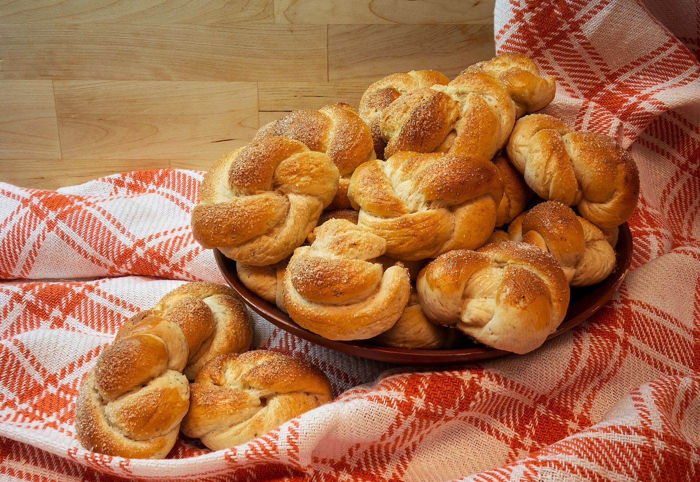 Freshly baked kardemummabullar, Swedish cardamom buns, on a baking tray.